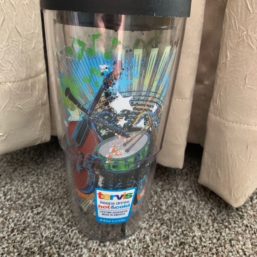 TERVIS 24oz cup.